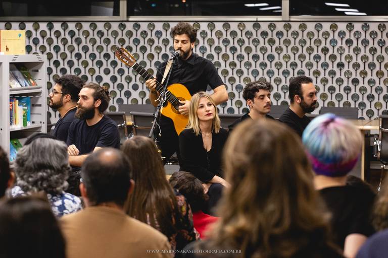 Amor em VIII Atos - A história de uma amor sem rosto - SESC Apaulista - SP