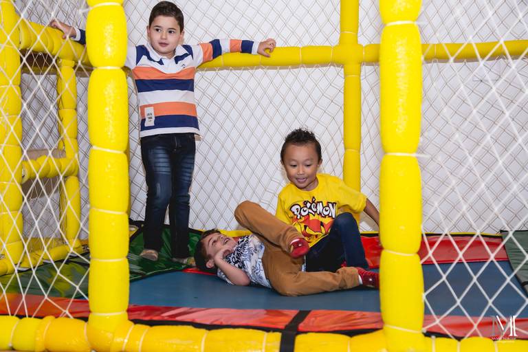 #marionakasefotografia #fotoearte #fotografia #photography #aniversario #fotosdeaniversario #mogidascruzes #sp #virasapeka #festasapeca #fotografo #pokemon #kenzo