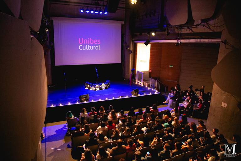 Peça Amor em VIII Atos que aconteceu no centro cultural Unibes em SP #marionakasefotografia #amoremviiiatos #fotografia #sarau #peçadeteatro #sp #unibes #poesia #amor #emoção #amigos