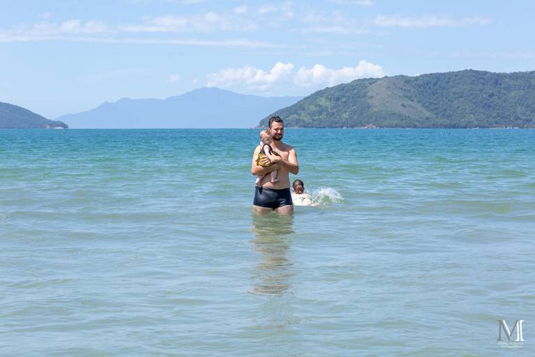 Batizado Manu na praia de Ubatuba. Fotografia por Mario Nakase. #marionakasefotografia #marionakase #nakase #batizado #praia #ubatuba #fotografia #fotografo #ideias #alternativo #religião #fé