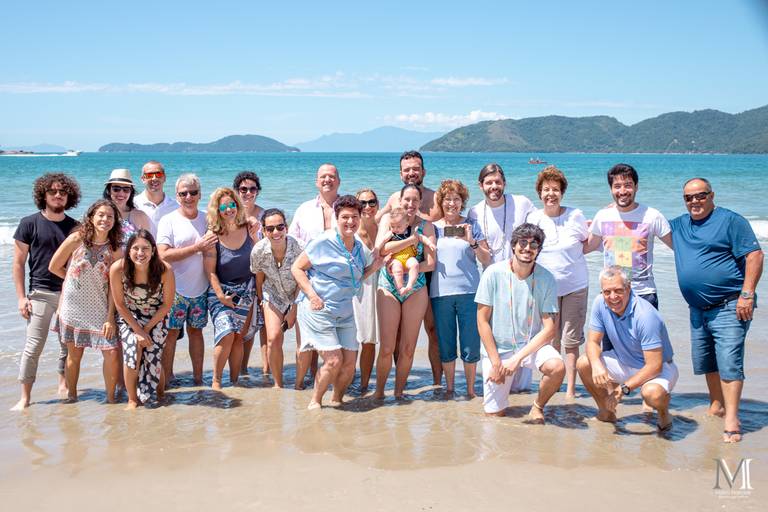 Batizado Manu na praia de Ubatuba. Fotografia por Mario Nakase. #marionakasefotografia #marionakase #nakase #batizado #praia #ubatuba #fotografia #fotografo #ideias #alternativo #religião #fé