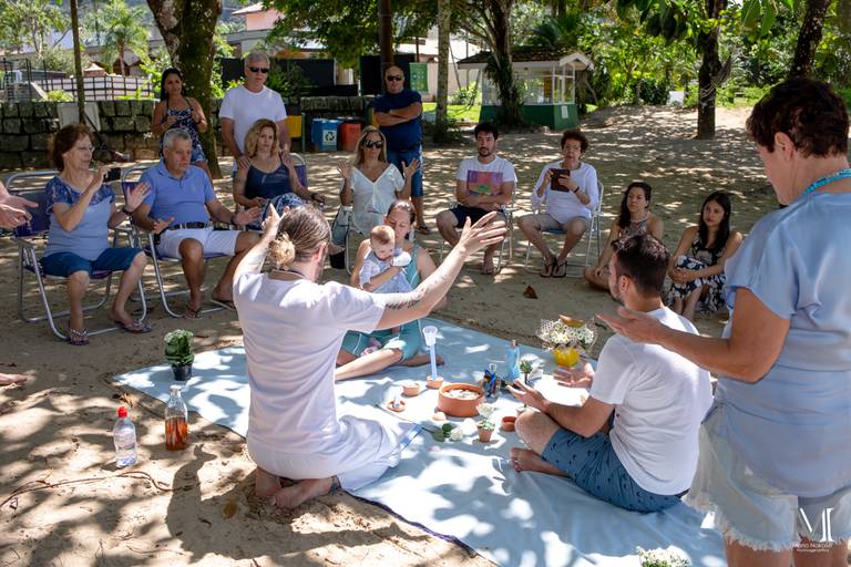 Batizado Manu na praia de Ubatuba. Fotografia por Mario Nakase. #marionakasefotografia #marionakase #nakase #batizado #praia #ubatuba #fotografia #fotografo #ideias #alternativo #religião #fé