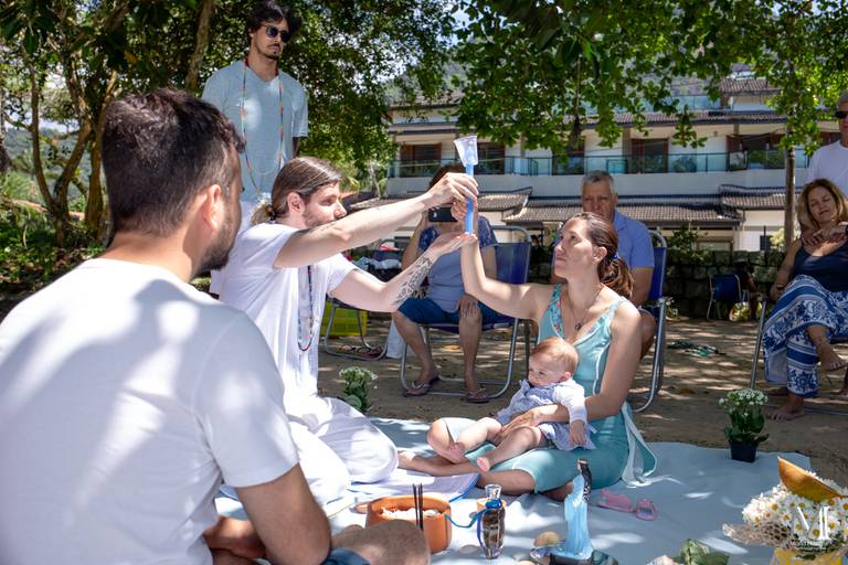 Batizado Manu na praia de Ubatuba. Fotografia por Mario Nakase. #marionakasefotografia #marionakase #nakase #batizado #praia #ubatuba #fotografia #fotografo #ideias #alternativo #religião #fé