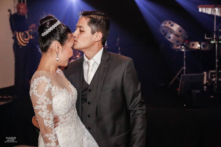 Casal de noivos que dançou no Evento