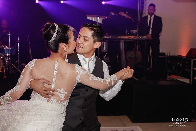 Casal de noivos que dançou no Evento