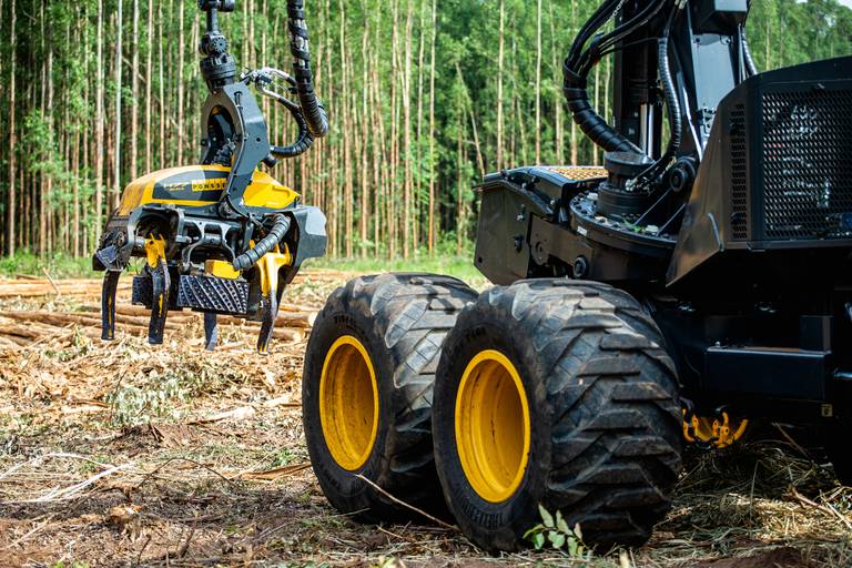 Road Show Ponsse
#marionakasefotografia #marionakase #fotografia #fotografo #ponsse #maquinasagricolas #fotodeproduto #fotografiaprofissional #cobra #elephant 