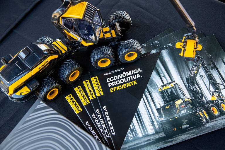 Road Show Ponsse
#marionakasefotografia #marionakase #fotografia #fotografo #ponsse #maquinasagricolas #fotodeproduto #fotografiaprofissional #cobra #elephant 