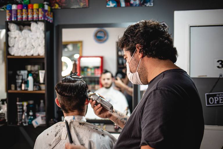 Fotografia comercial feita por Mario Nakase na Barbearia Senhor Navalha em Mogi das Cruzes - SP