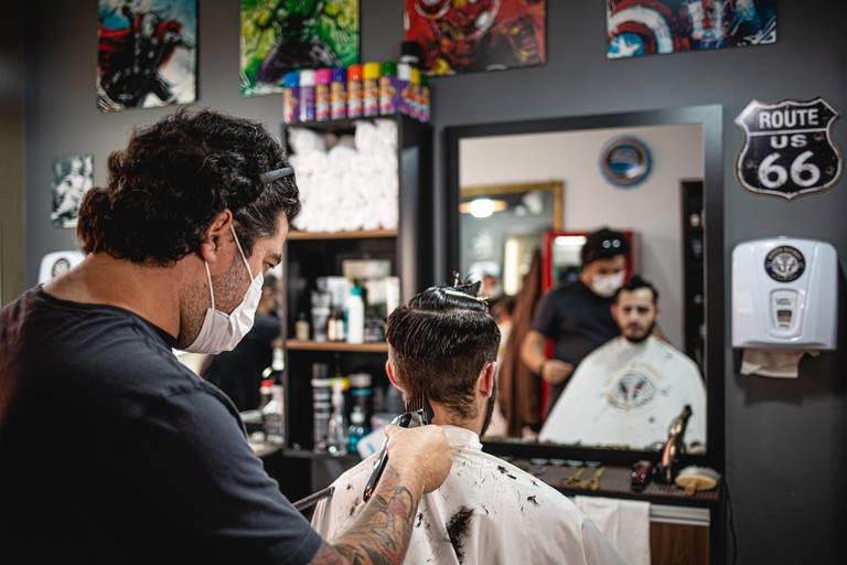 Fotografia comercial feita por Mario Nakase na Barbearia Senhor Navalha em Mogi das Cruzes - SP
