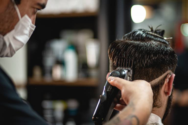 Fotografia comercial feita por Mario Nakase na Barbearia Senhor Navalha em Mogi das Cruzes - SP