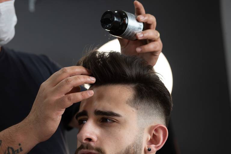 Fotografia comercial feita por Mario Nakase na Barbearia Senhor Navalha em Mogi das Cruzes - SP