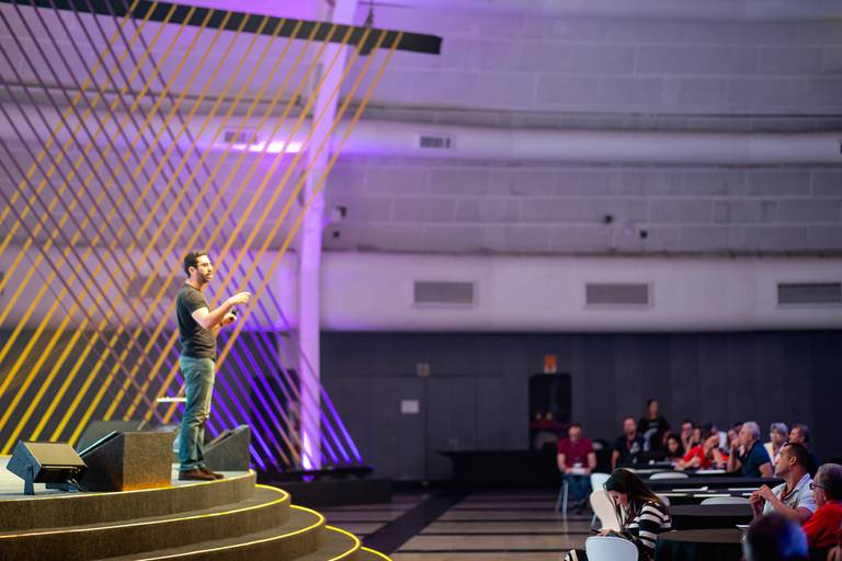 Palestra do Matheus com a empresa Conte fotografada por Mario Nakase