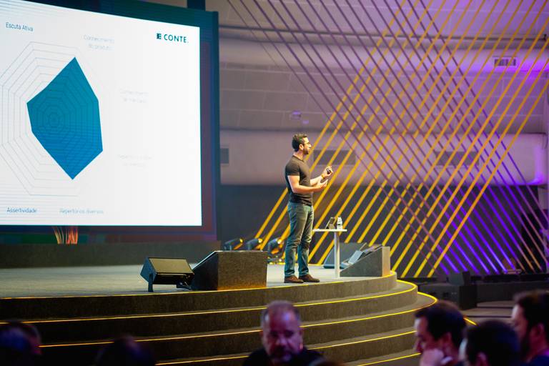 Palestra do Matheus com a empresa Conte fotografada por Mario Nakase