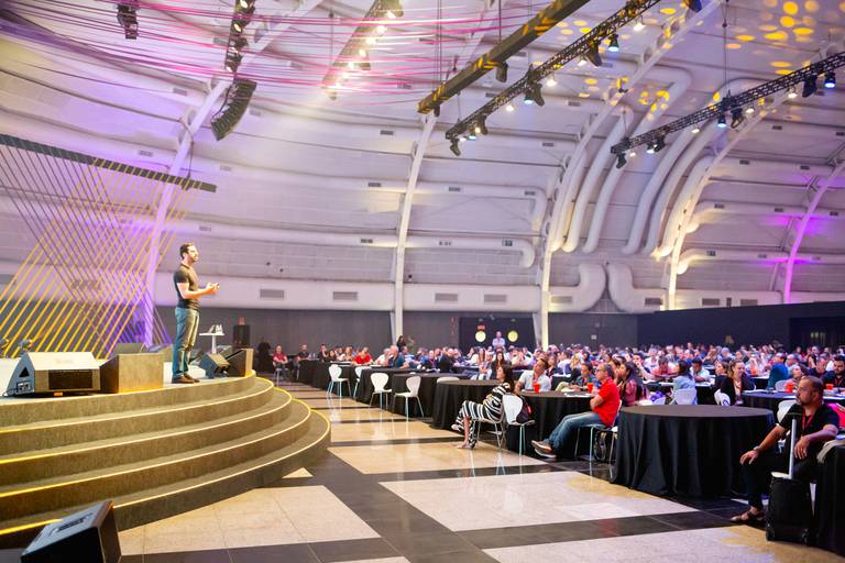 Palestra do Matheus com a empresa Conte fotografada por Mario Nakase