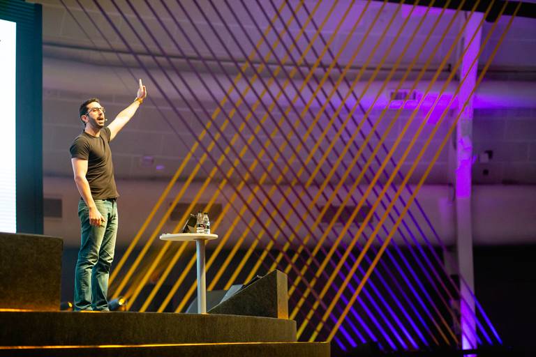 Palestra do Matheus com a empresa Conte fotografada por Mario Nakase