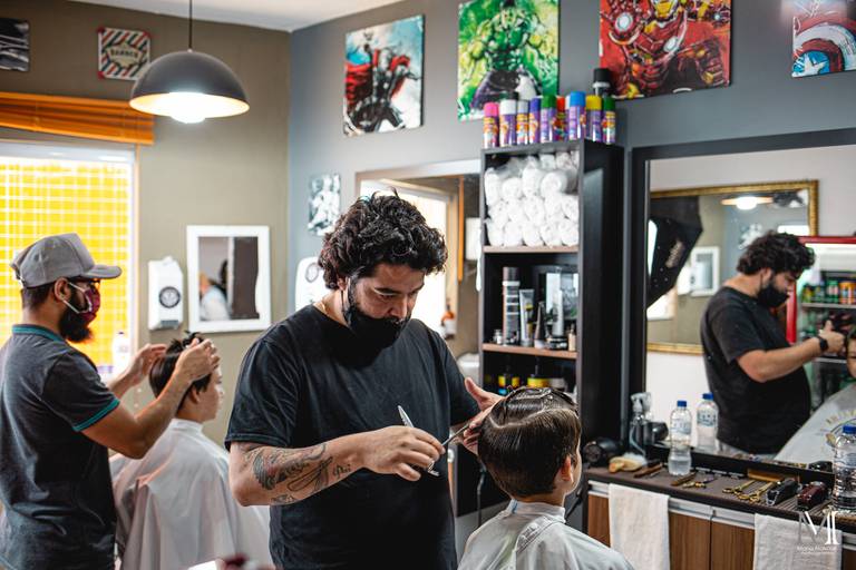 Barbearia Senhor Navalha, Cortes Masculinos Infantil nesta sessão. Produtos B.URB usados nos cortes com qualidade. Fotografia por Mario Nakase