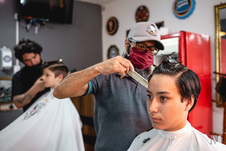 Barbearia Senhor Navalha, Cortes Masculinos Infantil nesta sessão. Produtos B.URB usados nos cortes com qualidade. Fotografia por Mario Nakase