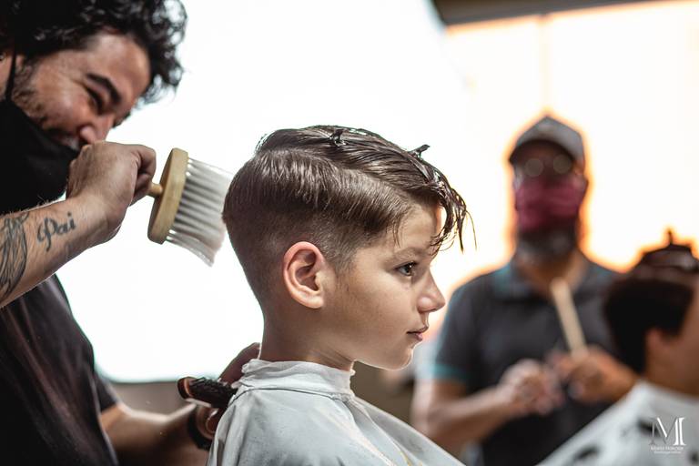 Barbearia Senhor Navalha, Cortes Masculinos Infantil nesta sessão. Produtos B.URB usados nos cortes com qualidade. Fotografia por Mario Nakase