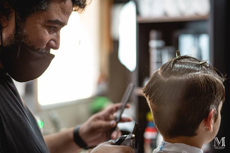 Barbearia Senhor Navalha, Cortes Masculinos Infantil nesta sessão. Produtos B.URB usados nos cortes com qualidade. Fotografia por Mario Nakase