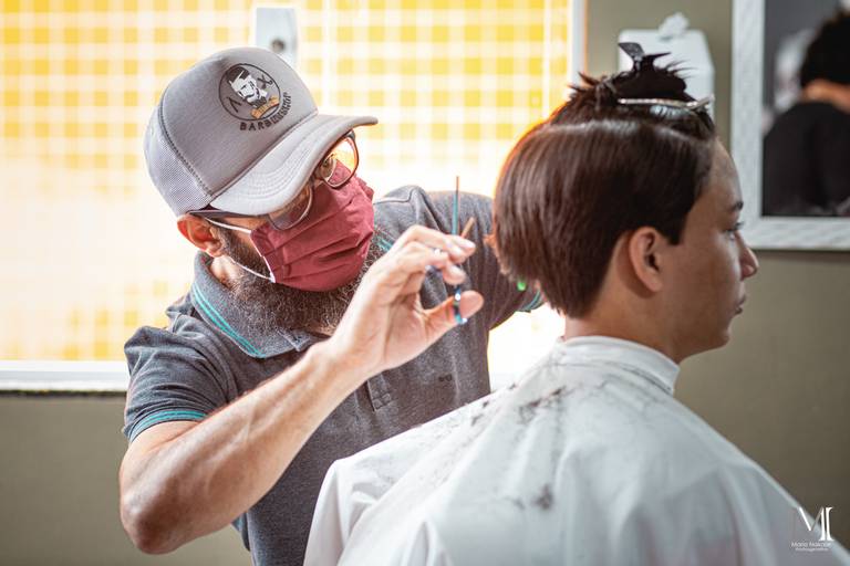 Barbearia Senhor Navalha, Cortes Masculinos Infantil nesta sessão. Produtos B.URB usados nos cortes com qualidade. Fotografia por Mario Nakase