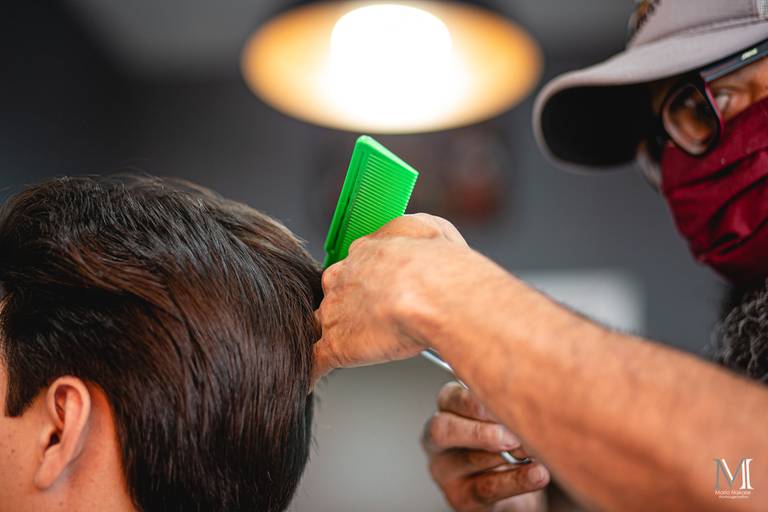 Barbearia Senhor Navalha, Cortes Masculinos Infantil nesta sessão. Produtos B.URB usados nos cortes com qualidade. Fotografia por Mario Nakase