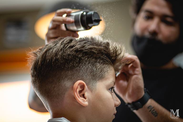 Barbearia Senhor Navalha, Cortes Masculinos Infantil nesta sessão. Produtos B.URB usados nos cortes com qualidade. Fotografia por Mario Nakase