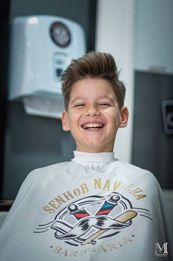Barbearia Senhor Navalha, Cortes Masculinos Infantil nesta sessão. Produtos B.URB usados nos cortes com qualidade. Fotografia por Mario Nakase