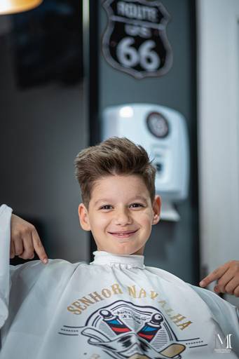 Barbearia Senhor Navalha, Cortes Masculinos Infantil nesta sessão. Produtos B.URB usados nos cortes com qualidade. Fotografia por Mario Nakase