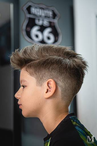 Barbearia Senhor Navalha, Cortes Masculinos Infantil nesta sessão. Produtos B.URB usados nos cortes com qualidade. Fotografia por Mario Nakase