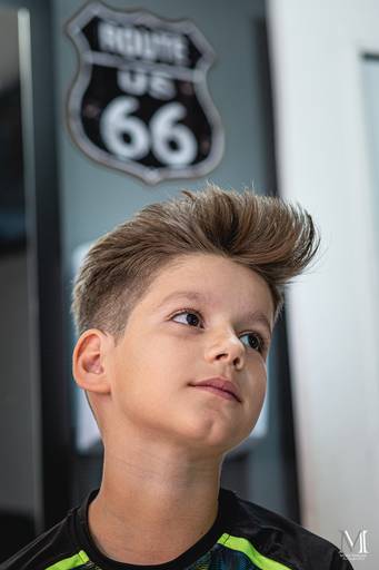 Barbearia Senhor Navalha, Cortes Masculinos Infantil nesta sessão. Produtos B.URB usados nos cortes com qualidade. Fotografia por Mario Nakase