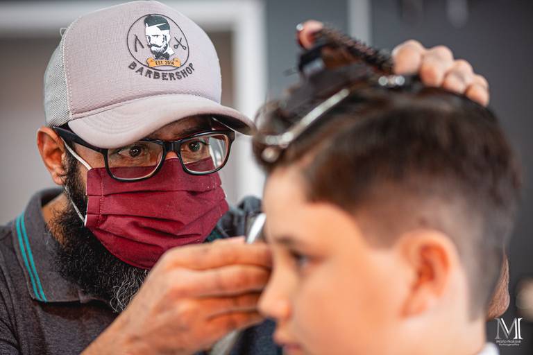 Barbearia Senhor Navalha, Cortes Masculinos Infantil nesta sessão. Produtos B.URB usados nos cortes com qualidade. Fotografia por Mario Nakase