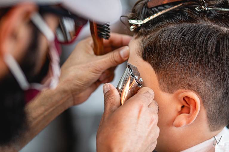 Barbearia Senhor Navalha, Cortes Masculinos Infantil nesta sessão. Produtos B.URB usados nos cortes com qualidade. Fotografia por Mario Nakase