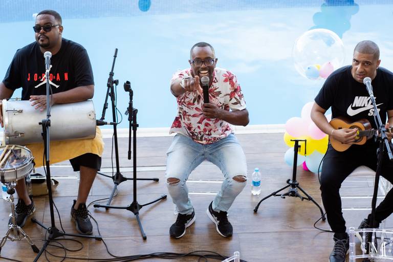 Aniversario da Fernanda. Festa de muito bom gosto, regado das melhores bebidas e um pagode de ponta. Fotos por Mario Nakase. Mogi das Cruzes, Arujã, SP