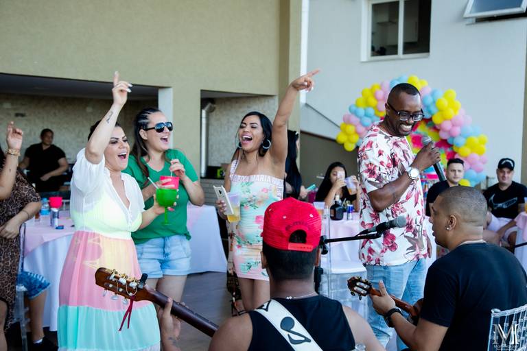 Aniversario da Fernanda. Festa de muito bom gosto, regado das melhores bebidas e um pagode de ponta. Fotos por Mario Nakase. Mogi das Cruzes, Arujã, SP