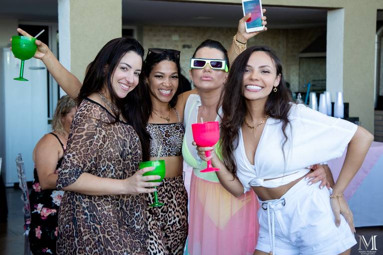 Aniversario da Fernanda. Festa de muito bom gosto, regado das melhores bebidas e um pagode de ponta. Fotos por Mario Nakase. Mogi das Cruzes, Arujã, SP