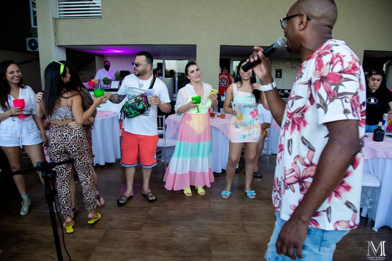 Aniversario da Fernanda. Festa de muito bom gosto, regado das melhores bebidas e um pagode de ponta. Fotos por Mario Nakase. Mogi das Cruzes, Arujã, SP