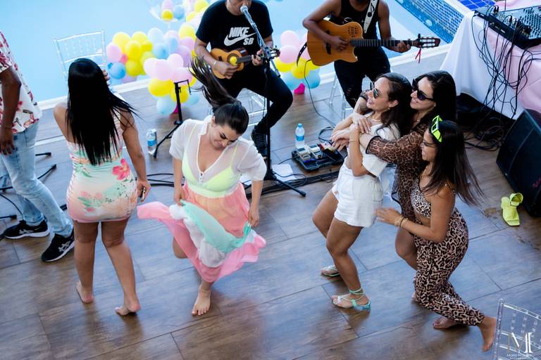 Aniversario da Fernanda. Festa de muito bom gosto, regado das melhores bebidas e um pagode de ponta. Fotos por Mario Nakase. Mogi das Cruzes, Arujã, SP