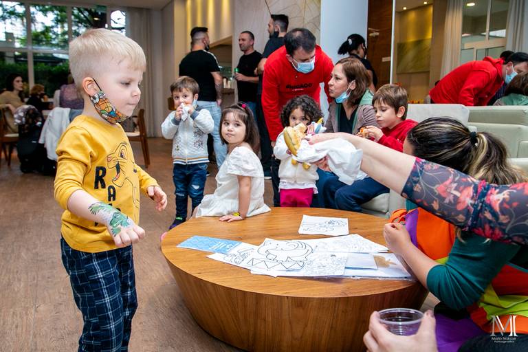 Aniversário infantil fotografado por Mario Nakase em SP