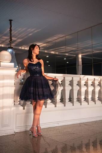 Ensaio fotográfico feminino de 15 anos no Palácio das Artes em Praia Grande, SP, na baixada santista, litoral sul de São Paulo, fotógrafo profissional atendendo toda a região: Itanhaém, Santos, Mongaguá, trabalhando autoestima, confiança e amor próprio.