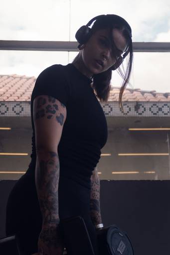 Ensaio fotográfico feminino na baixada santista, na Academia Panobianco em São Vicente. Foto profissional resgatando autoestima, confiança e amor próprio, em meio ao ambiente que mostre sua identidade.