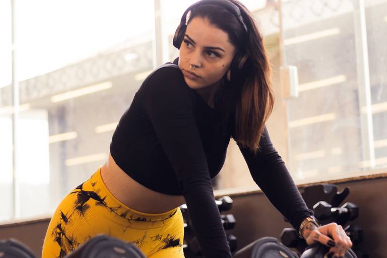 Ensaio fotográfico feminino na baixada santista, na Academia Panobianco em São Vicente. Foto profissional resgatando autoestima, confiança e amor próprio, em meio ao ambiente que mostre sua identidade.