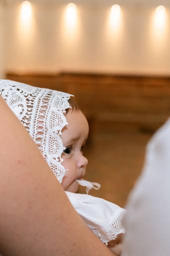 Cerimônia de batizado registrada com sensibilidade