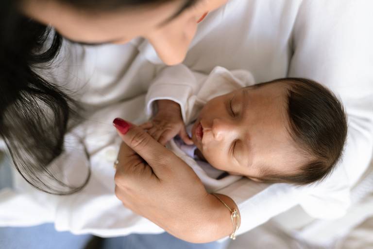 Primeiros meses do bebê registrados com delicadeza