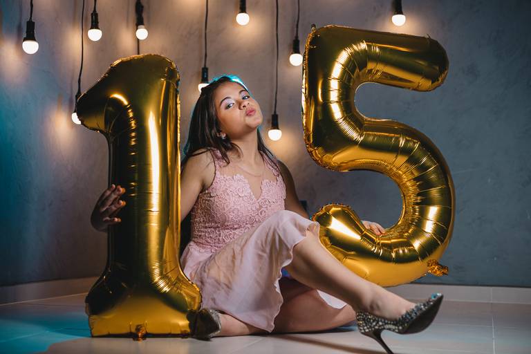 ensaio fotografico book debutante 15 anos com baloes | fotografo em Guaruja Ton Prans Fotografia