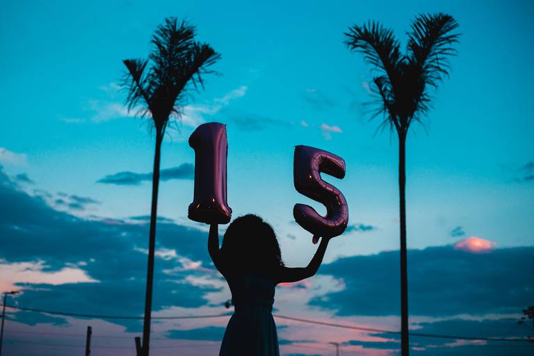 ensaio fotografico book debutante 15 anos com baloes | fotografo em Guaruja Ton Prans Fotografia