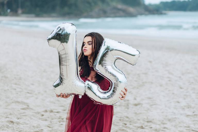 ensaio fotografico book debutante 15 anos com baloes | fotografo em Guaruja Ton Prans Fotografia