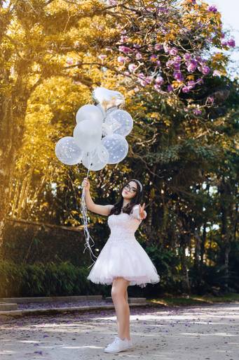 ensaio fotografico book debutante 15 anos com baloes | fotografo em Guaruja Ton Prans Fotografia