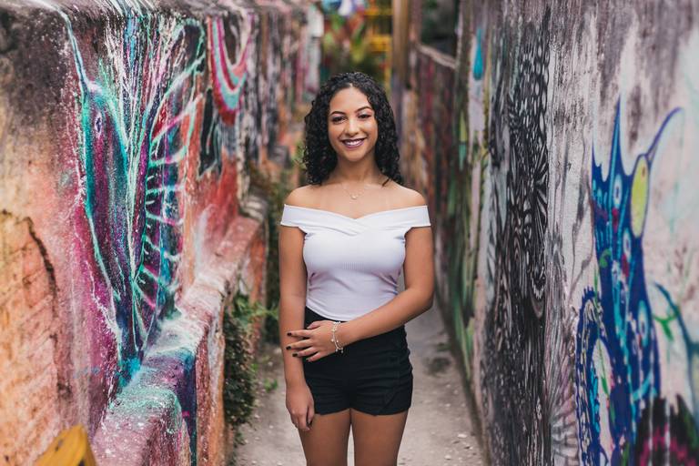 ensaio fotografico feminino book debutante 15 anos Beco do Batman | fotografo em Guaruja Ton Prans Fotografia