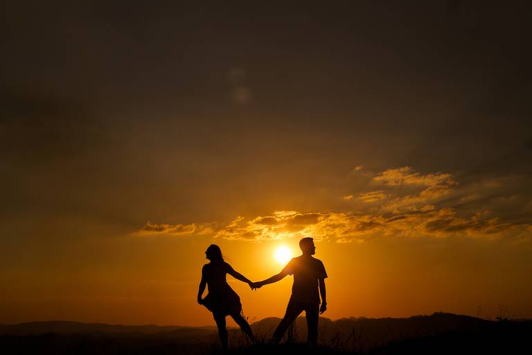 prewedding-morro-do-capuava-silhueta-por-do-sol-foto