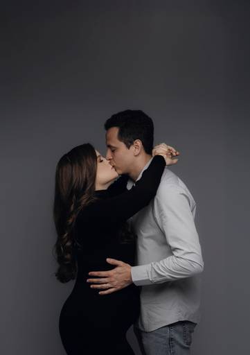 Ensaio gestante Curitiba em estudio fotografia minimalista clean atemporal elegante fashion